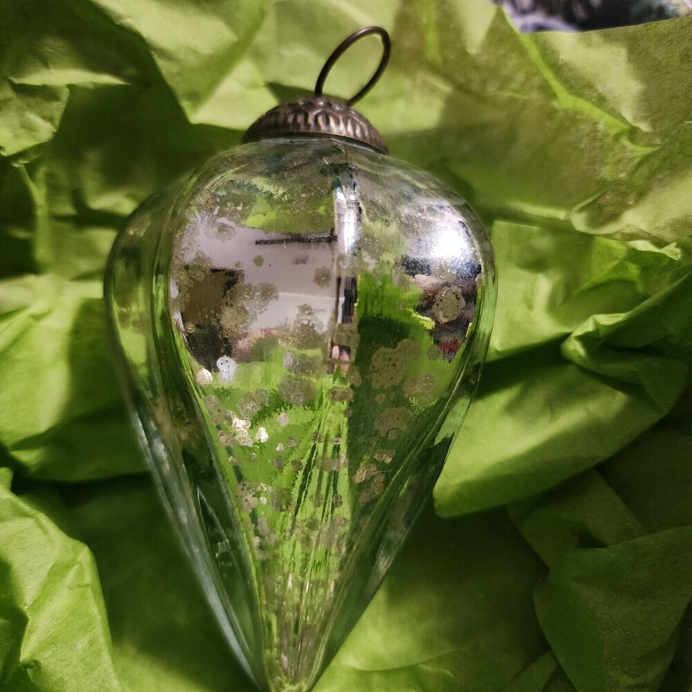 1 Large Kugel Style Silver Speckle Ribbed MERCURY GLASS Christmas Ornament